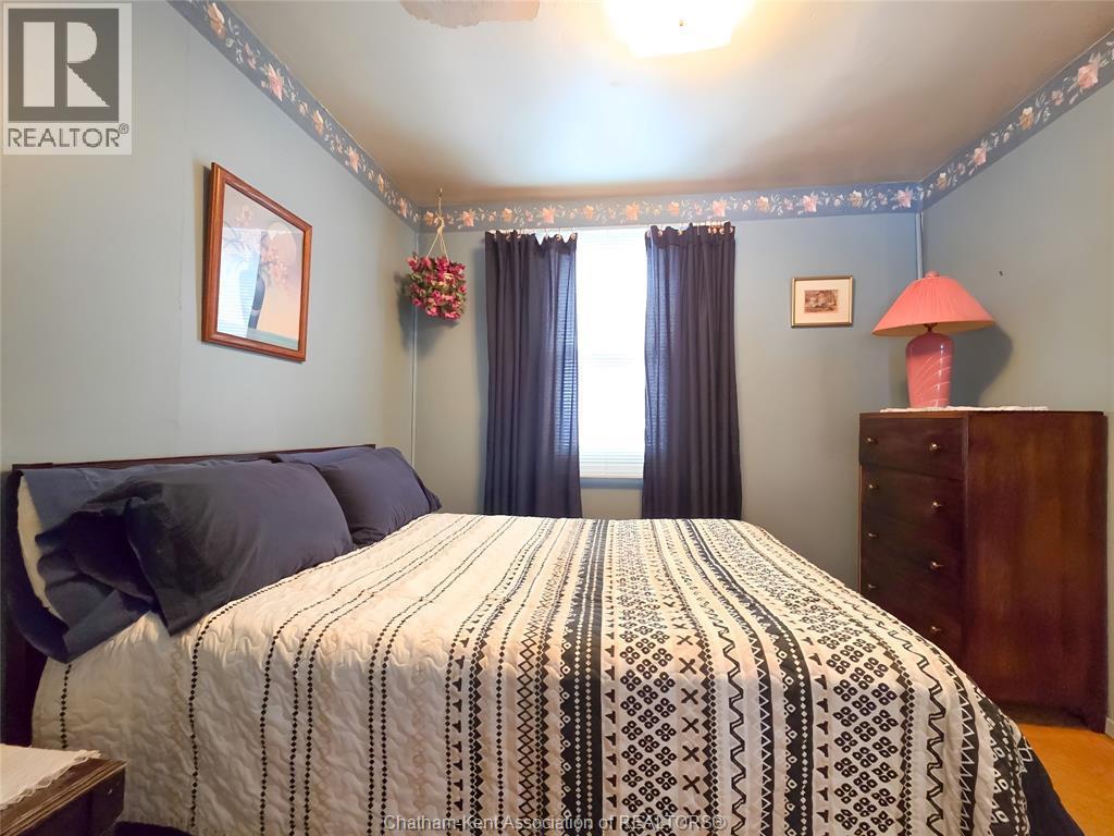 71 Taylor Avenue North East, Chatham, ON - Indoor Photo Showing Bedroom