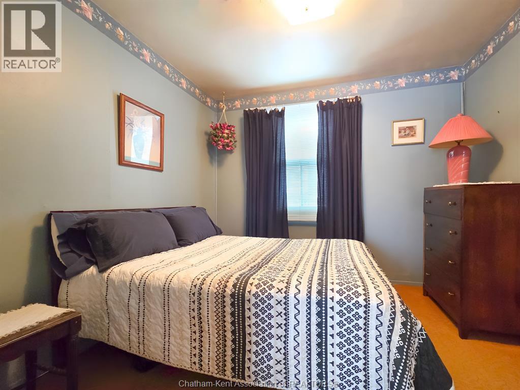 71 Taylor Avenue North East, Chatham, ON - Indoor Photo Showing Bedroom