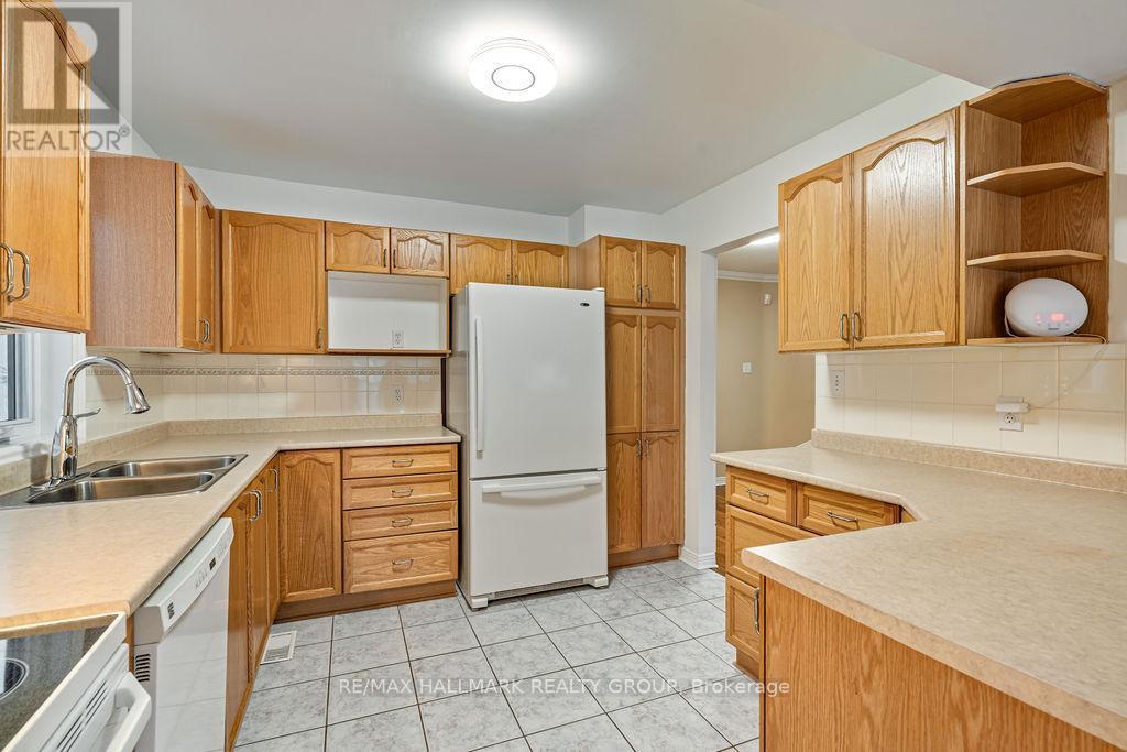 128 Boulder Way, Ottawa, ON - Indoor Photo Showing Kitchen With Double Sink