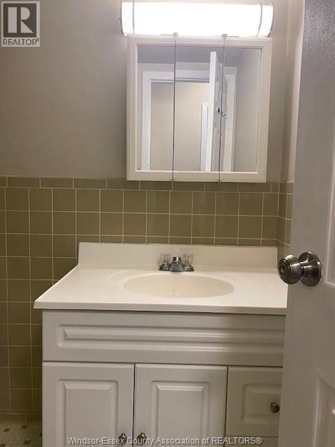 575 University West Unit# 501, Windsor, ON - Indoor Photo Showing Bathroom