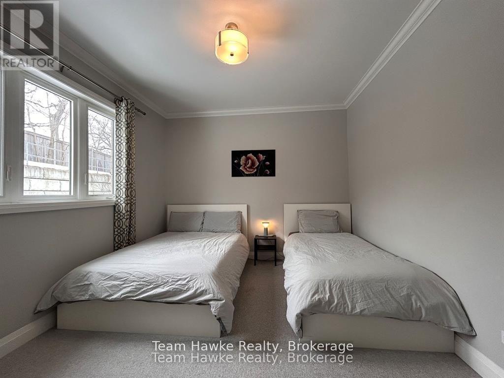 152 Bishop Drive, Barrie (Ardagh), ON - Indoor Photo Showing Bedroom