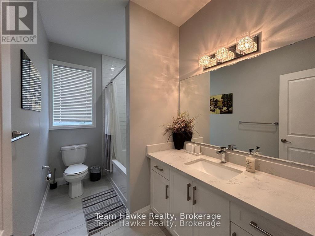 152 Bishop Drive, Barrie (Ardagh), ON - Indoor Photo Showing Bathroom