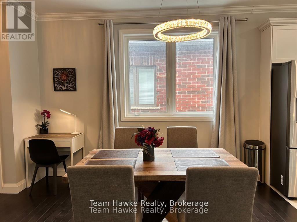 152 Bishop Drive, Barrie (Ardagh), ON - Indoor Photo Showing Dining Room
