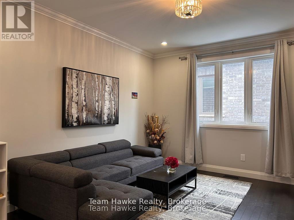 152 Bishop Drive, Barrie (Ardagh), ON - Indoor Photo Showing Living Room