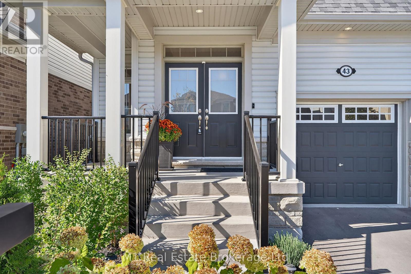 43 Harpin Way W, Centre Wellington (Fergus), ON - Outdoor