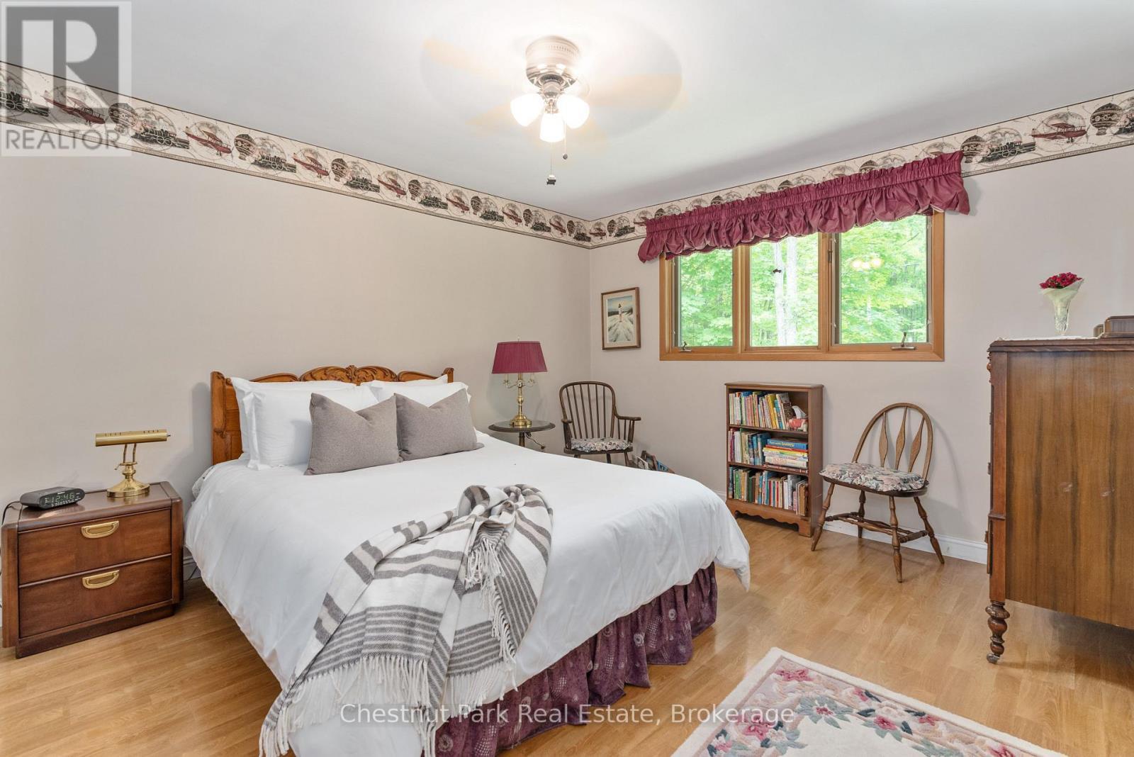 652 North Waseosa Lake Road, Huntsville (Chaffey), ON - Indoor Photo Showing Bedroom
