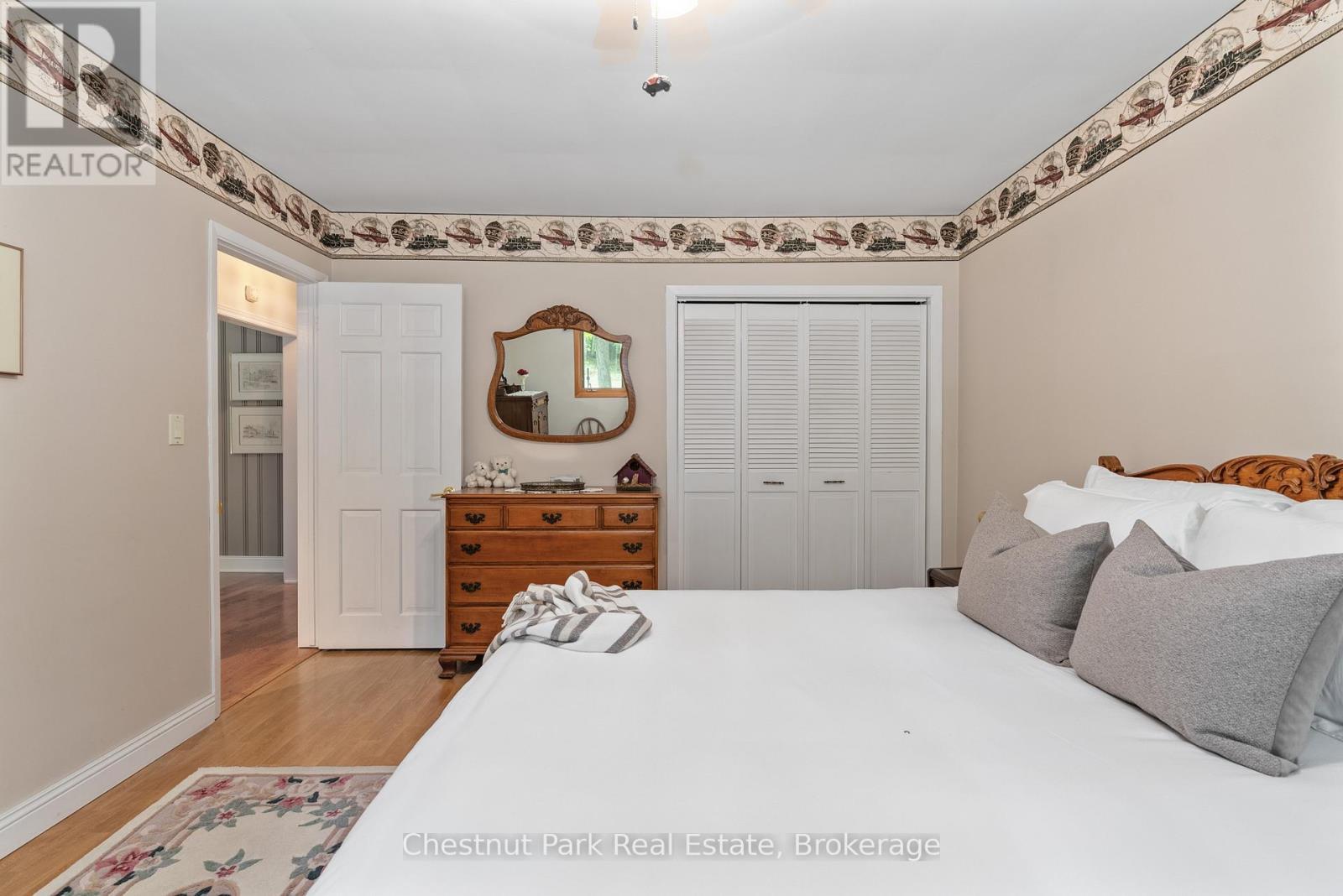 652 North Waseosa Lake Road, Huntsville (Chaffey), ON - Indoor Photo Showing Bedroom