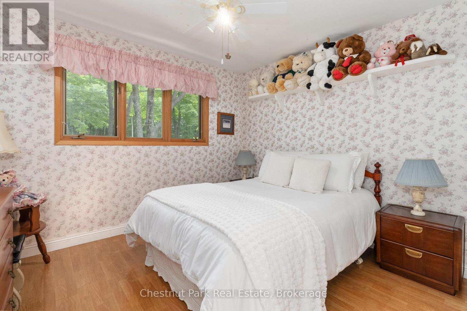 652 North Waseosa Lake Road, Huntsville (Chaffey), ON - Indoor Photo Showing Bedroom