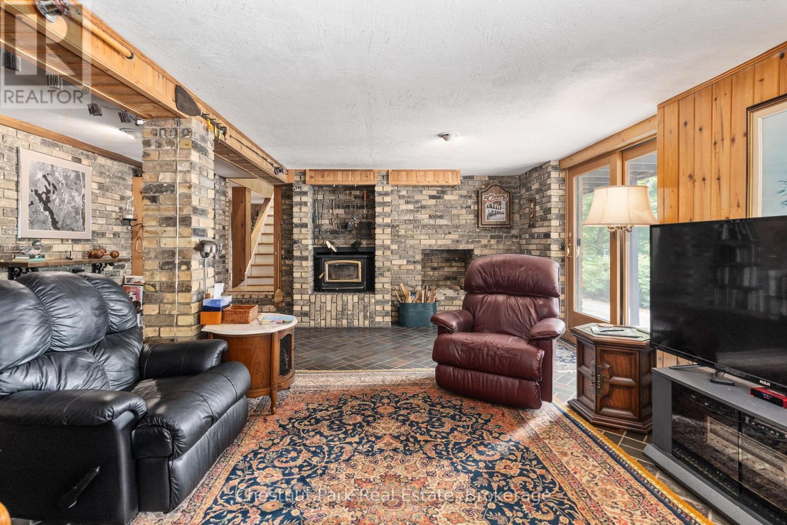 652 North Waseosa Lake Road, Huntsville (Chaffey), ON - Indoor Photo Showing Living Room With Fireplace