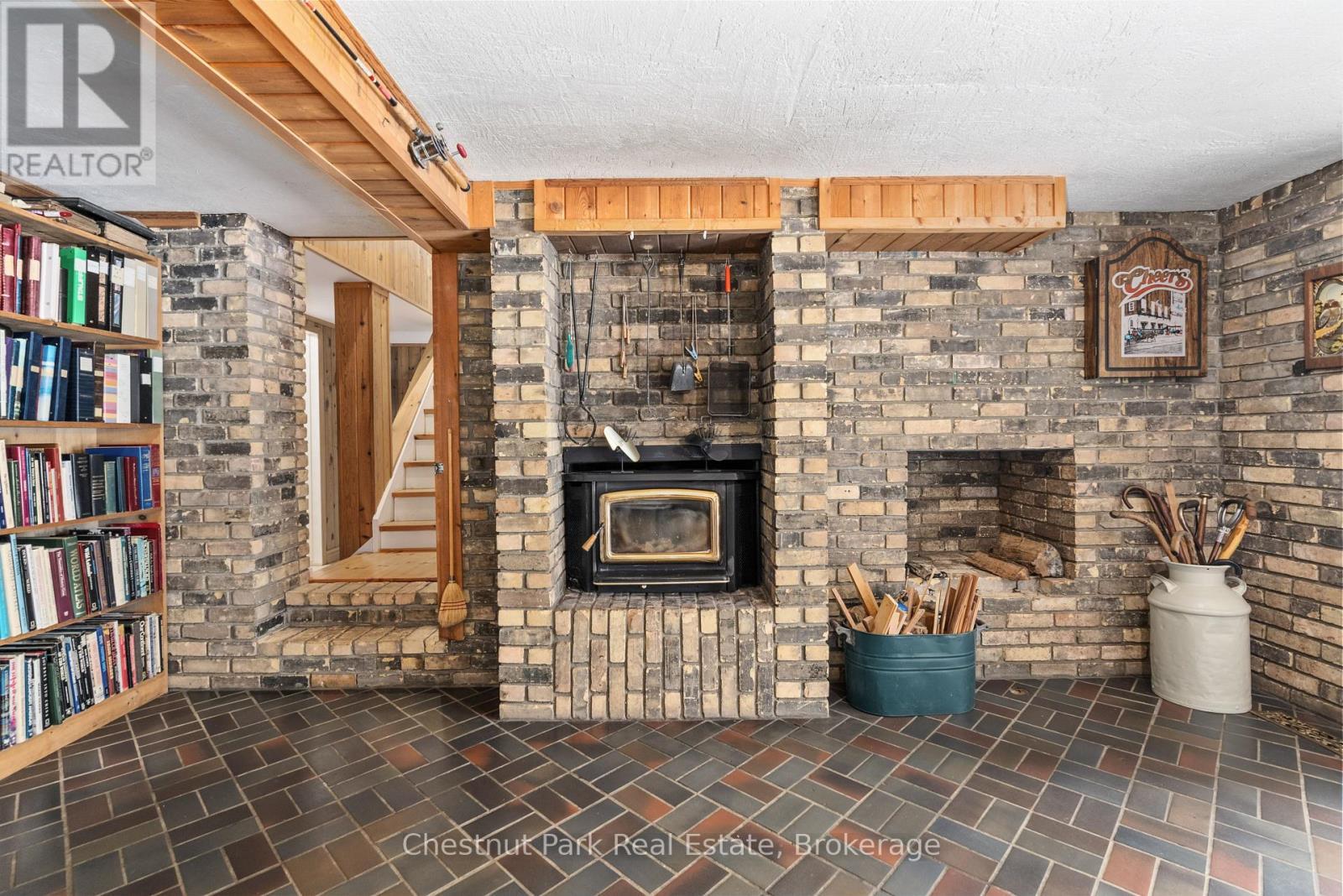 652 North Waseosa Lake Road, Huntsville (Chaffey), ON - Indoor With Fireplace