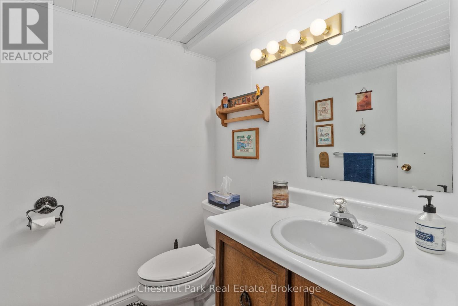 652 North Waseosa Lake Road, Huntsville (Chaffey), ON - Indoor Photo Showing Bathroom