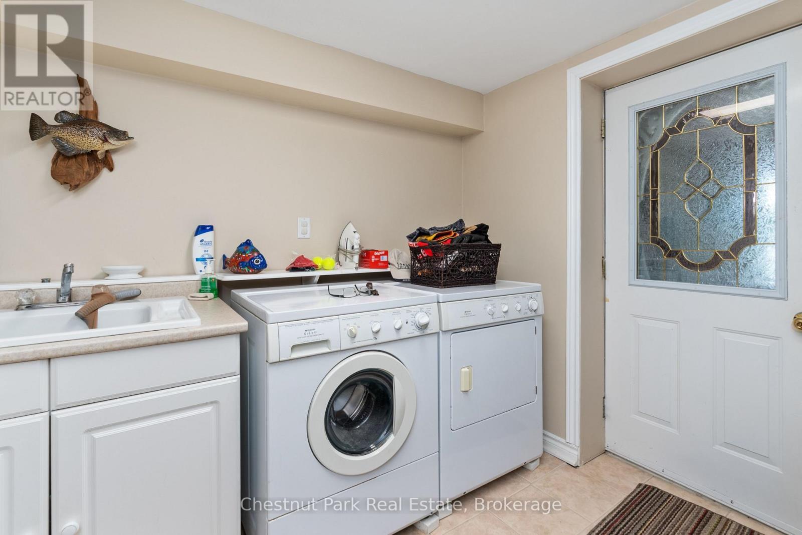 652 North Waseosa Lake Road, Huntsville (Chaffey), ON - Indoor Photo Showing Laundry Room