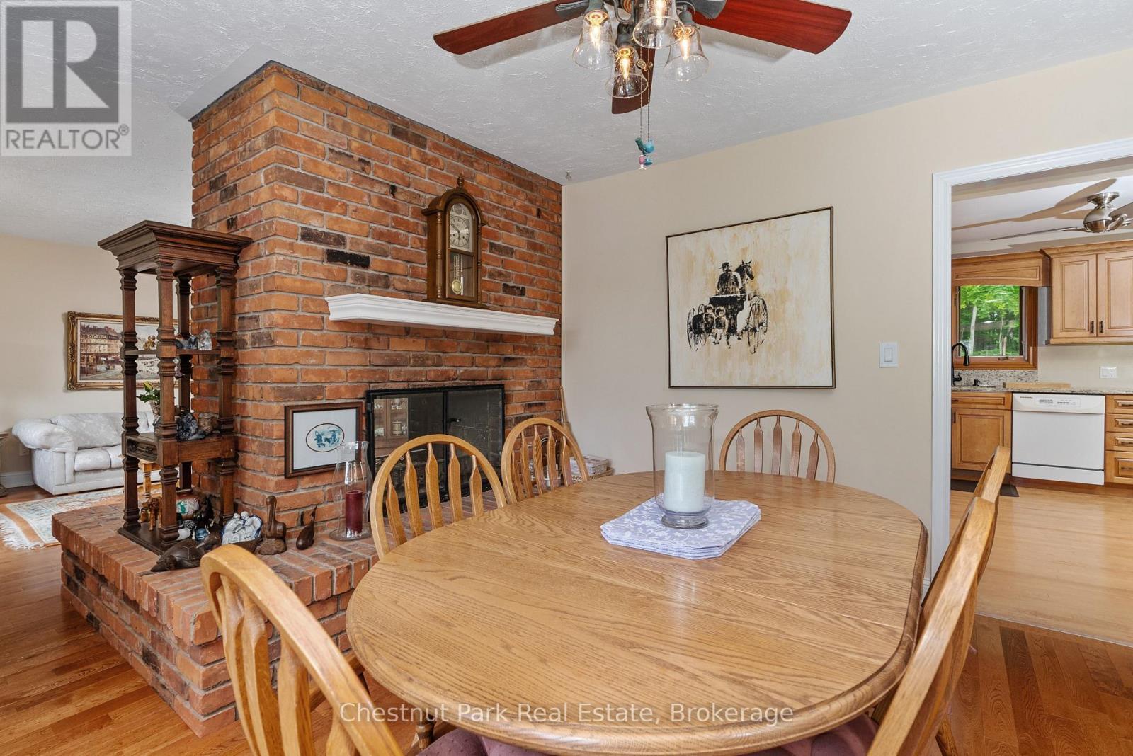 652 North Waseosa Lake Road, Huntsville (Chaffey), ON - Indoor Photo Showing Dining Room