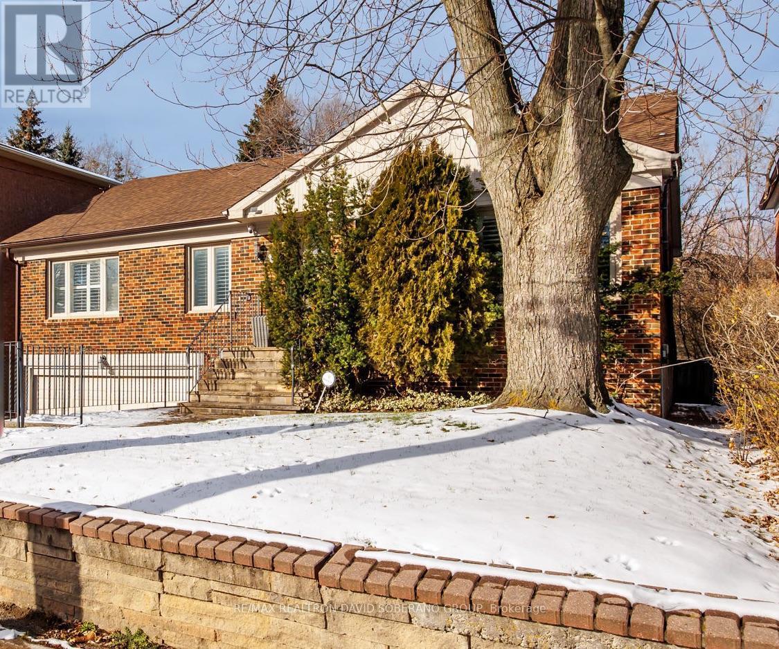 112 York Downs Drive, Toronto, ON - Outdoor