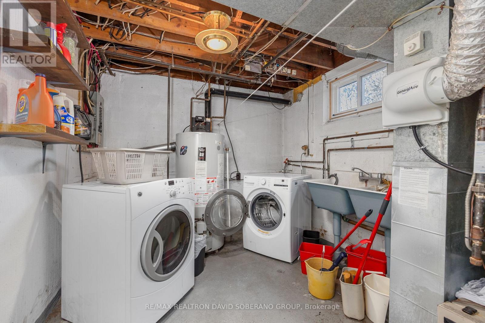 112 York Downs Drive, Toronto, ON - Indoor Photo Showing Laundry Room