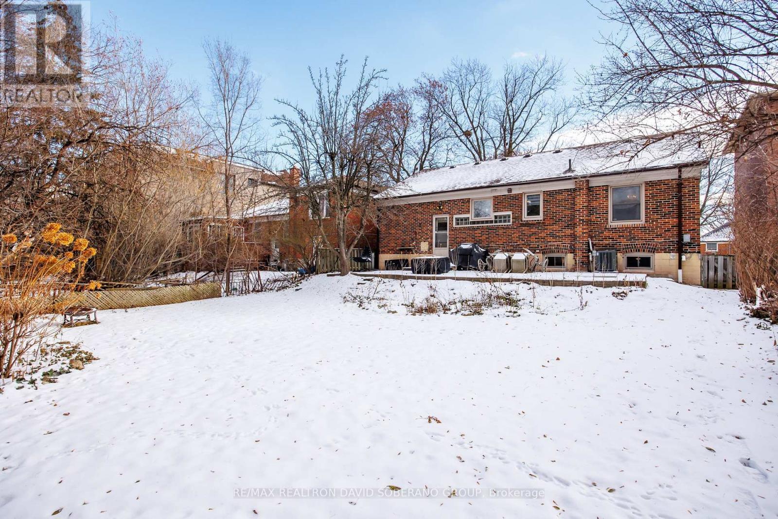 112 York Downs Drive, Toronto, ON - Outdoor