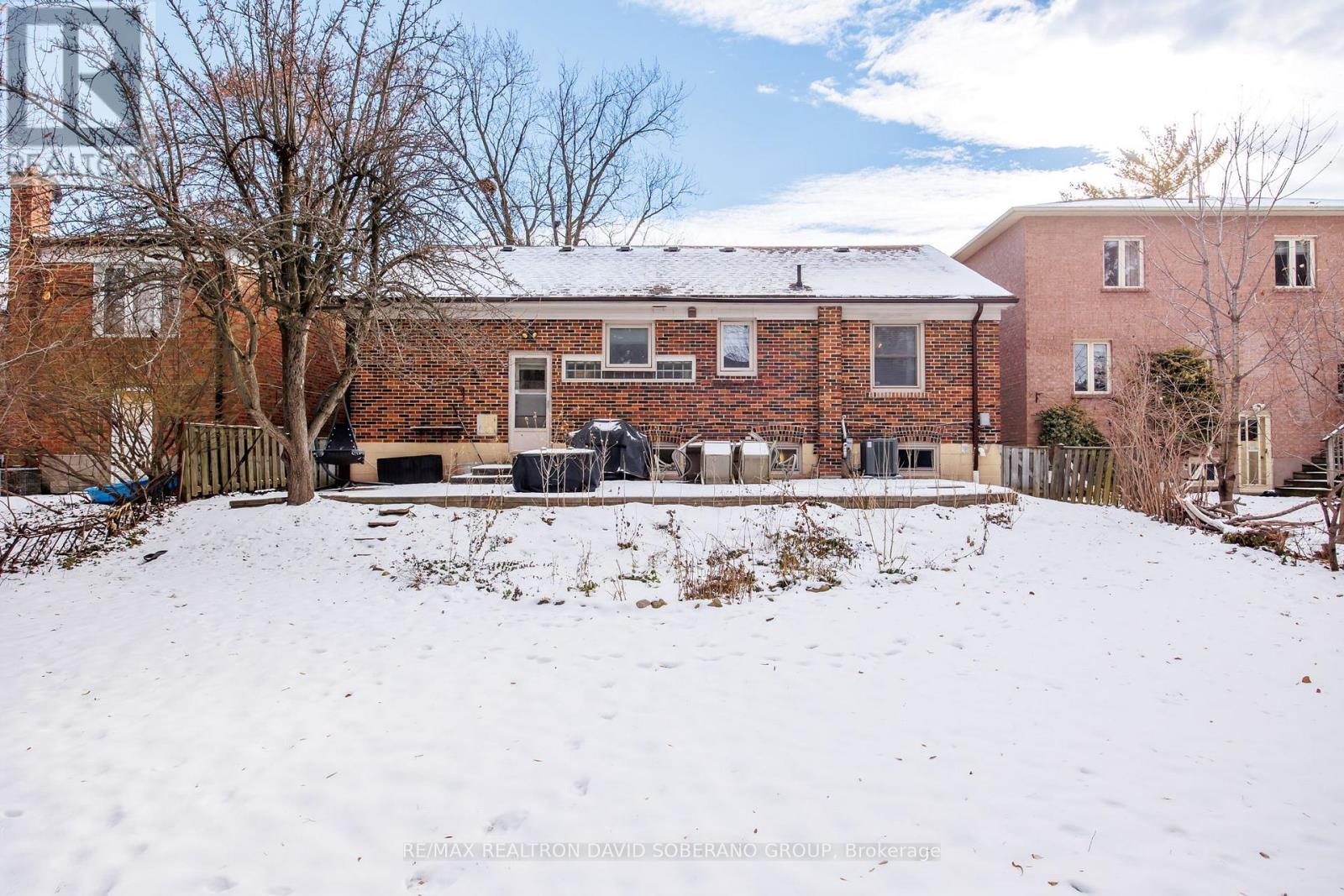 112 York Downs Drive, Toronto, ON - Outdoor