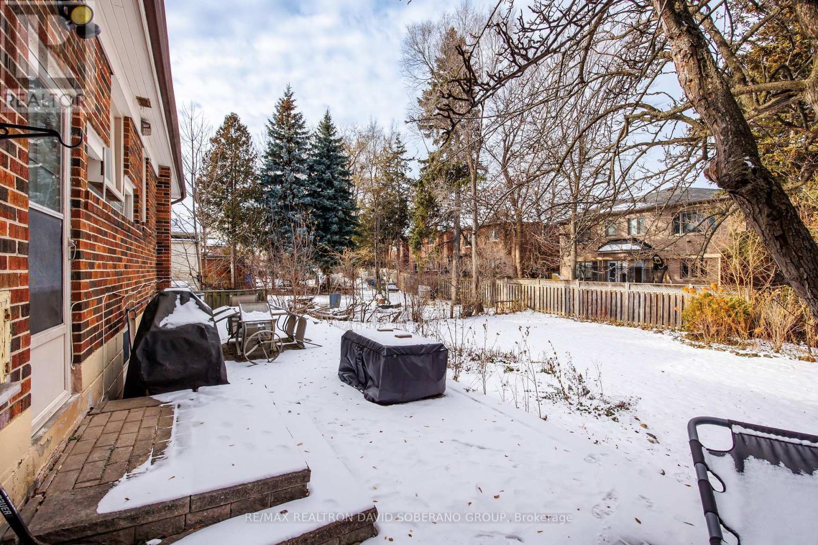 112 York Downs Drive, Toronto, ON - Outdoor