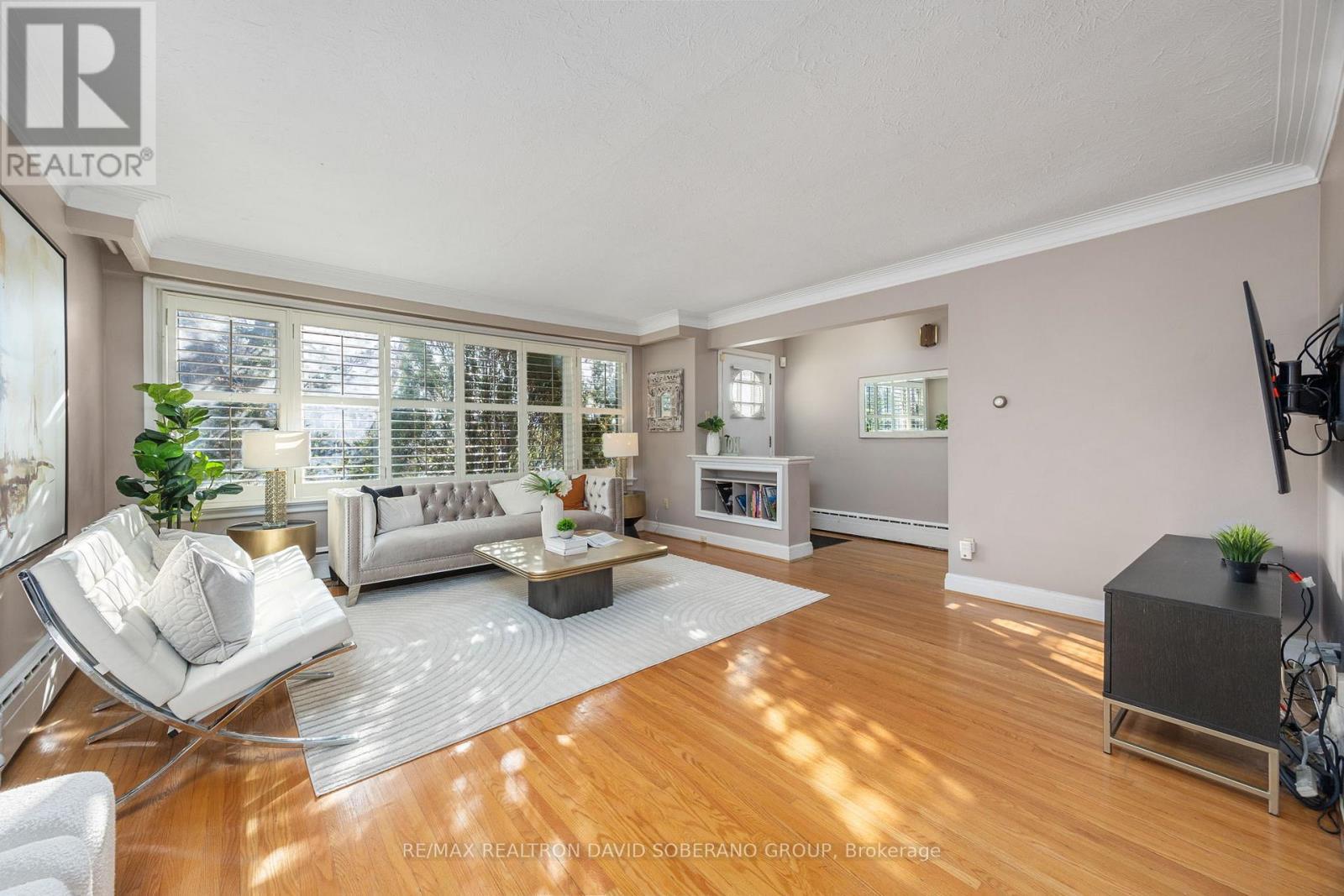 112 York Downs Drive, Toronto, ON - Indoor Photo Showing Living Room