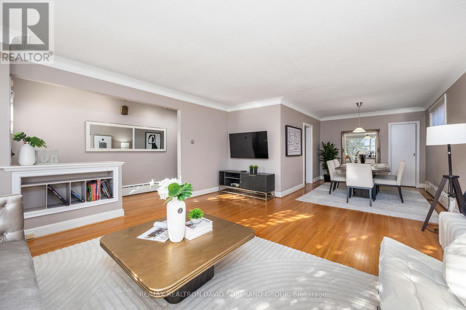 112 York Downs Drive, Toronto, ON - Indoor Photo Showing Living Room