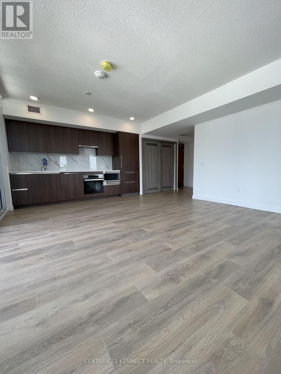 5103 - 1 Concord Cityplace Way, Toronto, ON - Indoor