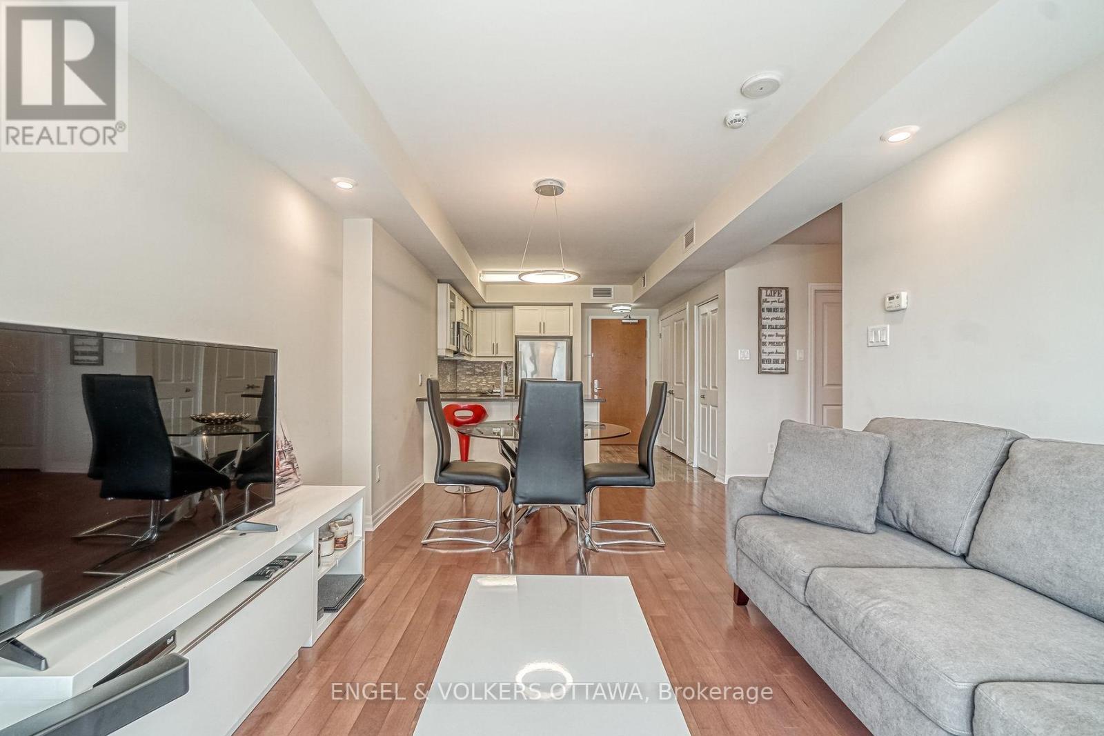 804 - 195 Besserer Street, Ottawa, ON - Indoor Photo Showing Living Room