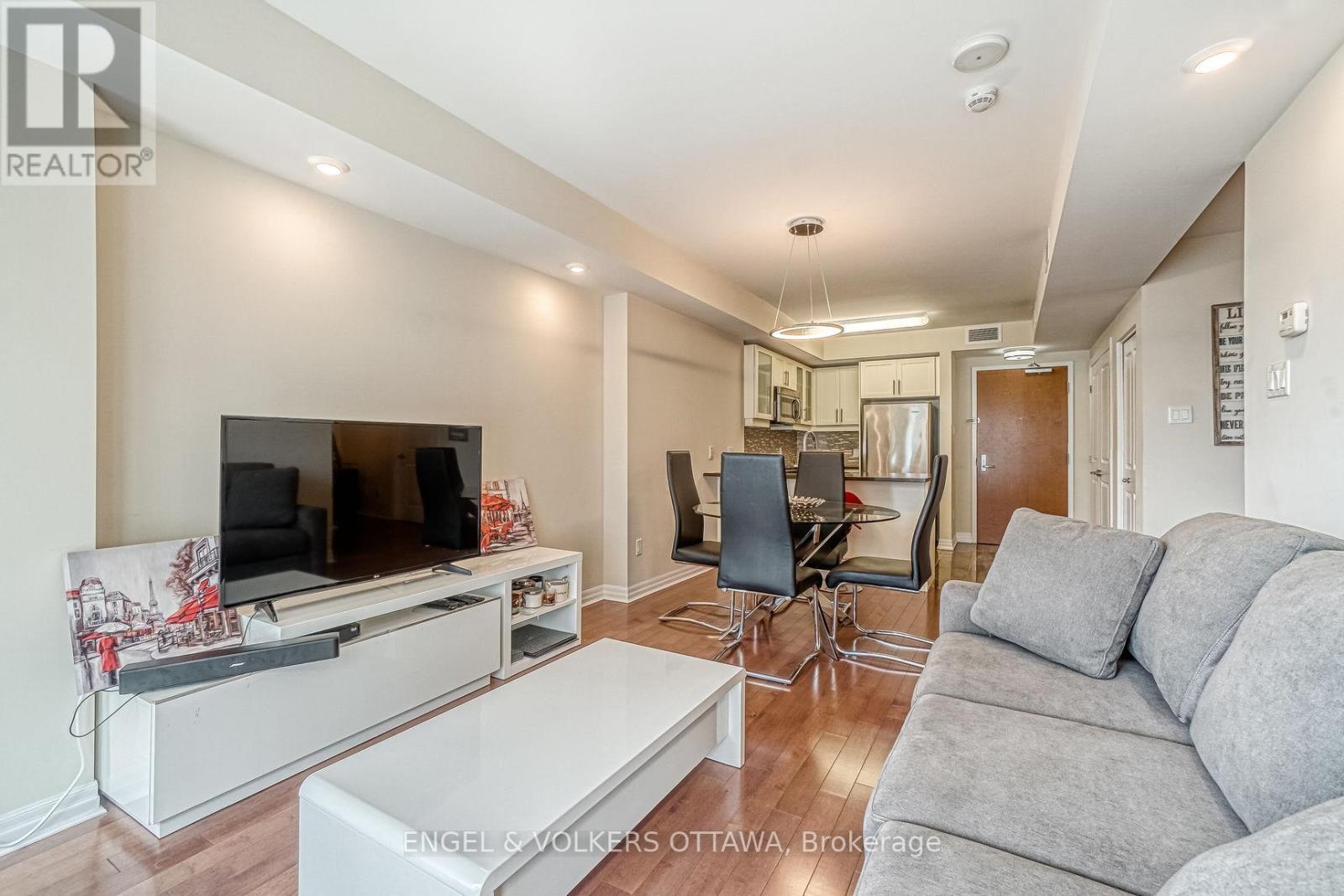 804 - 195 Besserer Street, Ottawa, ON - Indoor Photo Showing Living Room