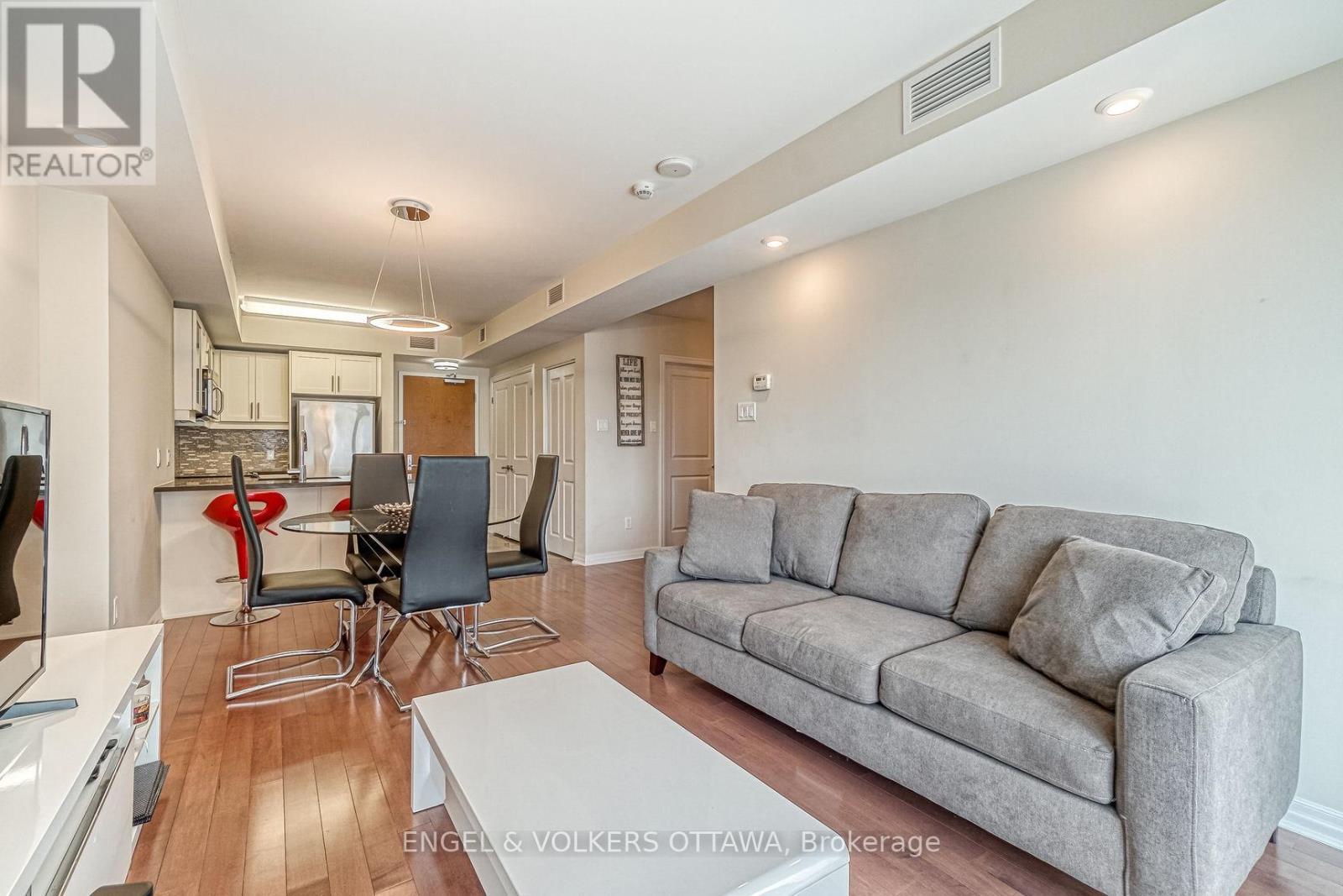 804 - 195 Besserer Street, Ottawa, ON - Indoor Photo Showing Living Room