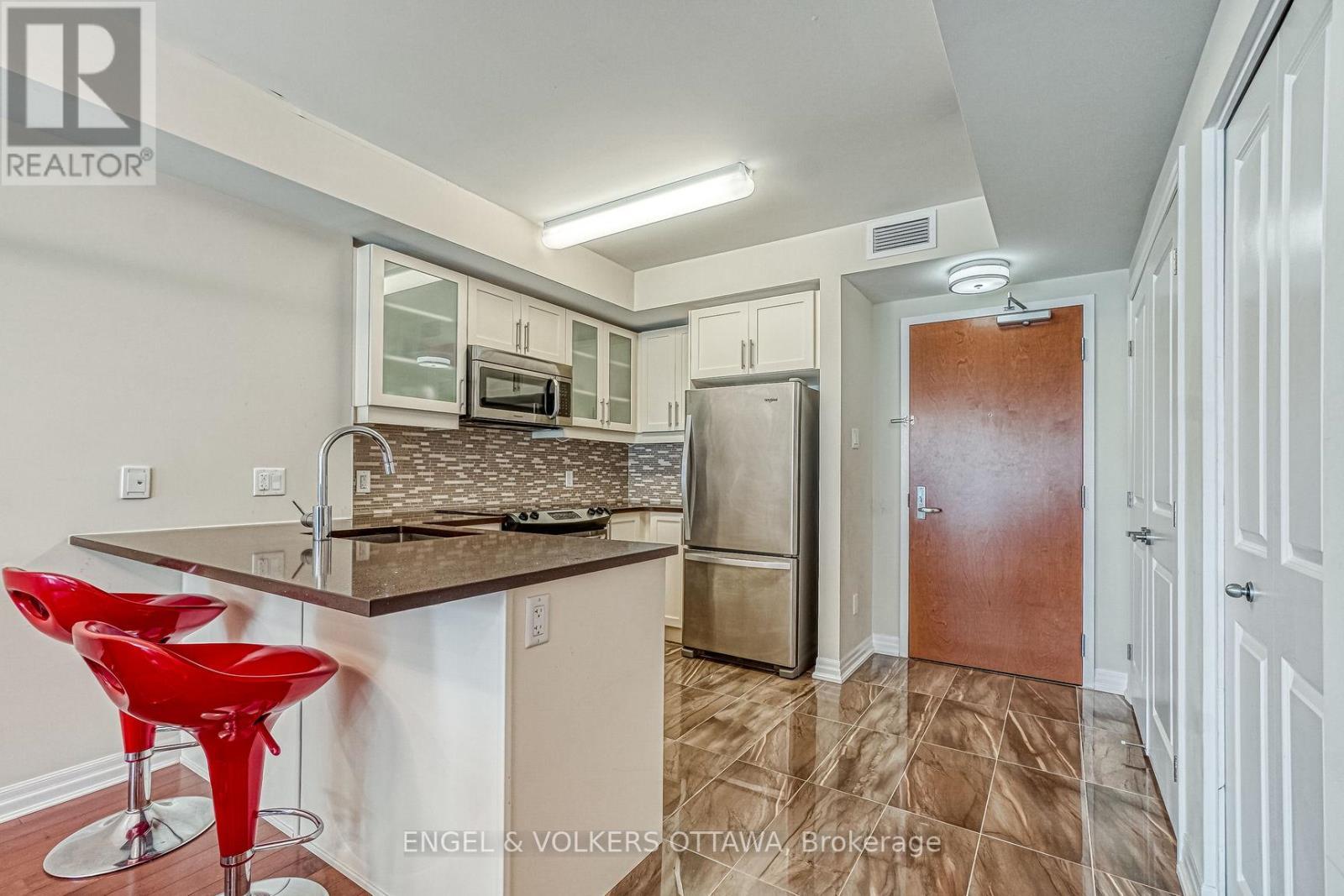 804 - 195 Besserer Street, Ottawa, ON - Indoor Photo Showing Kitchen With Stainless Steel Kitchen