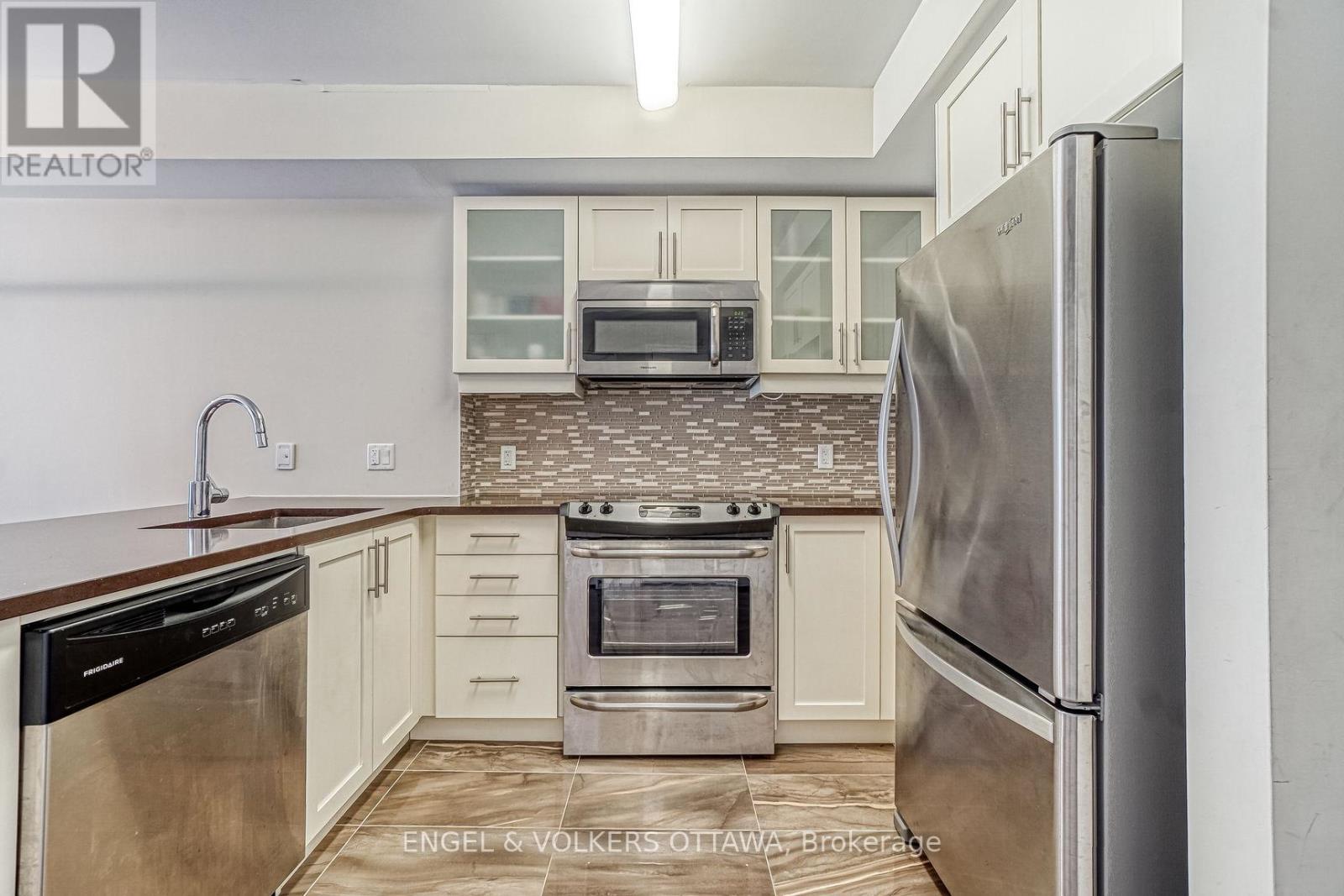 804 - 195 Besserer Street, Ottawa, ON - Indoor Photo Showing Kitchen With Stainless Steel Kitchen With Upgraded Kitchen