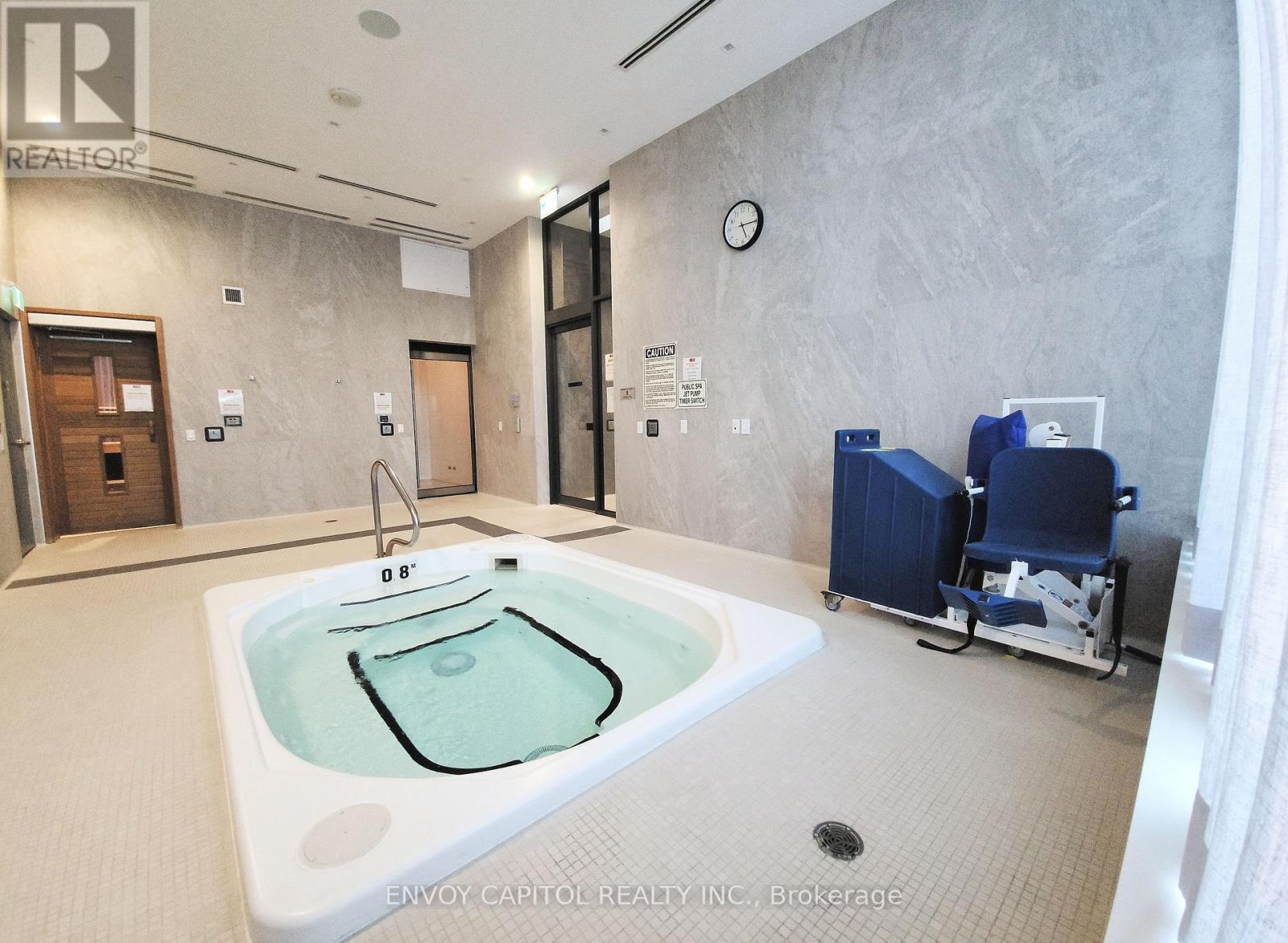 Hot tub & Sauna - 2411 - 7895 Jane Street, Vaughan, ON - Indoor Photo Showing Other Room