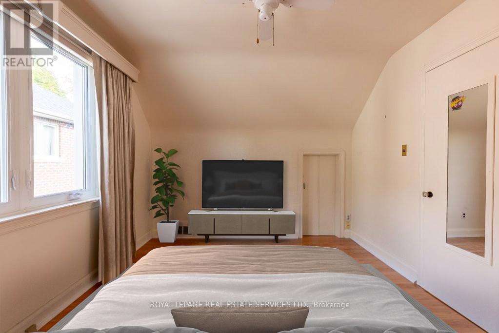 15 Burnelm Drive, Toronto, ON - Indoor Photo Showing Bedroom