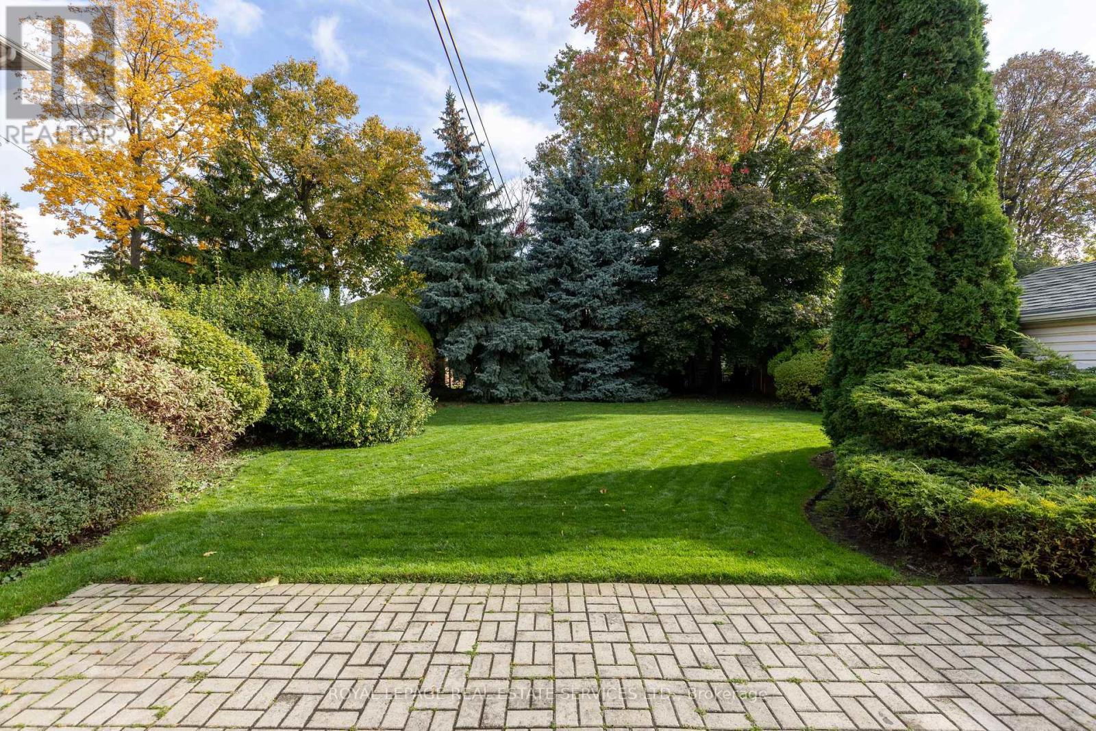 15 Burnelm Drive, Toronto, ON - Outdoor