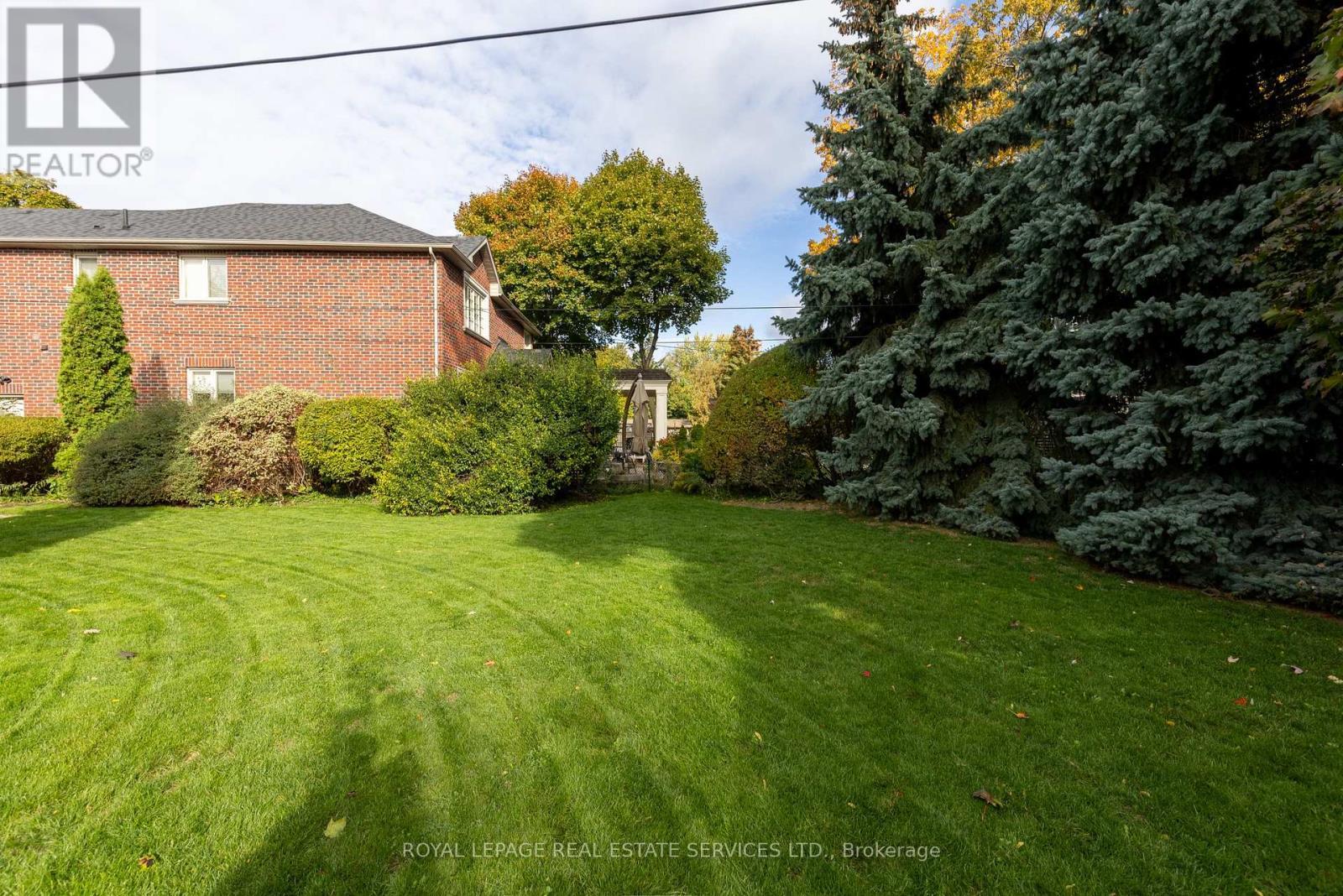 15 Burnelm Drive, Toronto, ON - Outdoor