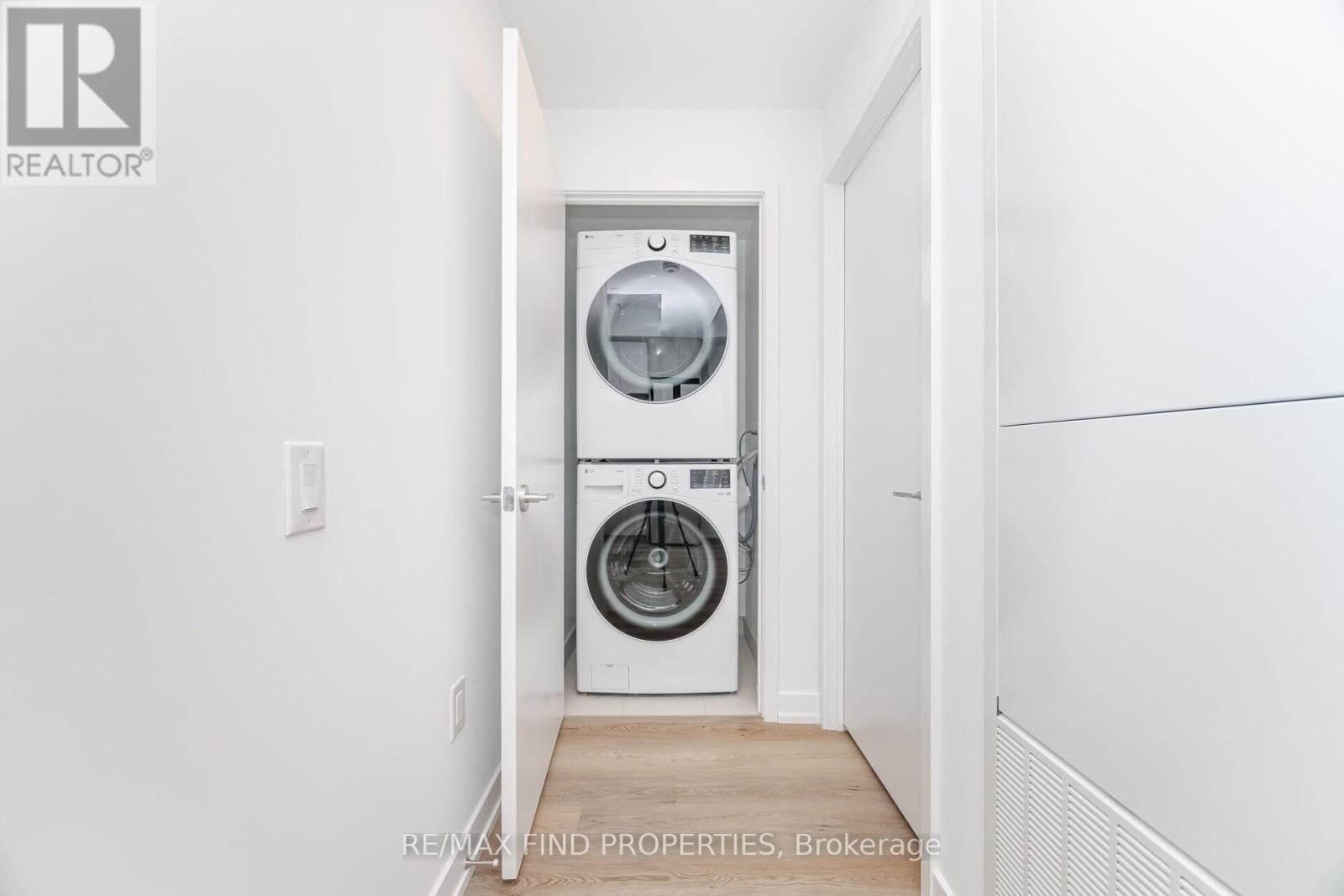 3205 - 395 Square One Drive, Mississauga, ON