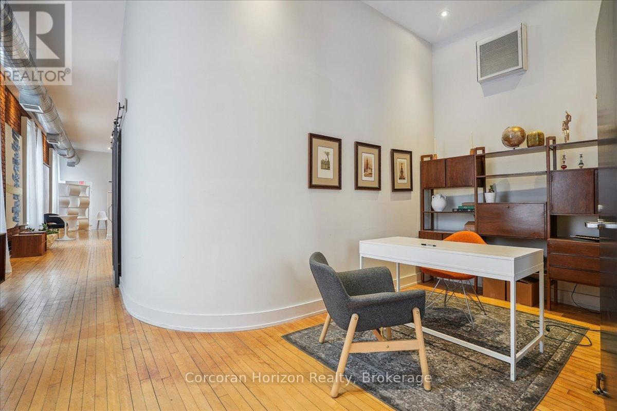 200 - 41 King William Street, Hamilton (Beasley), ON