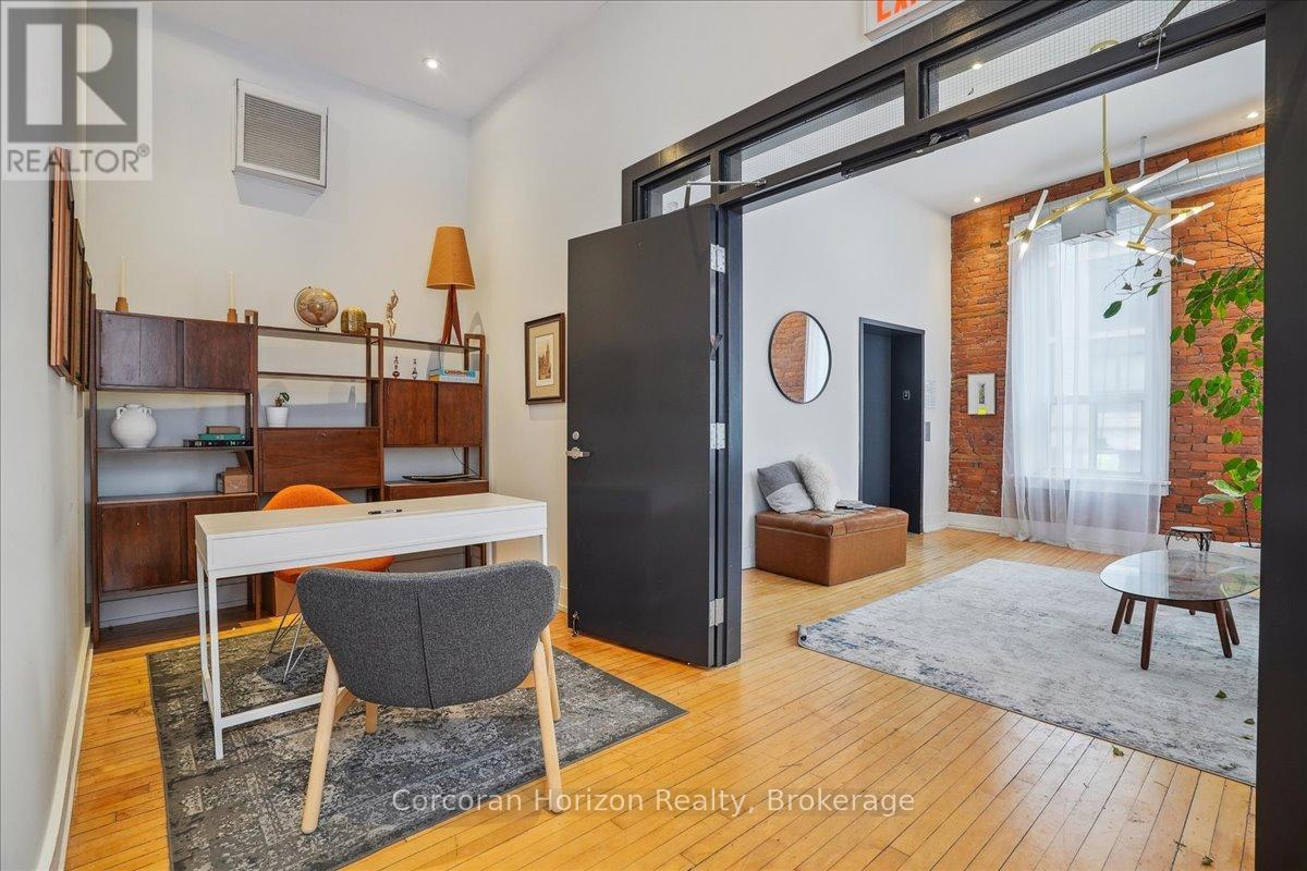 200 - 41 King William Street, Hamilton (Beasley), ON