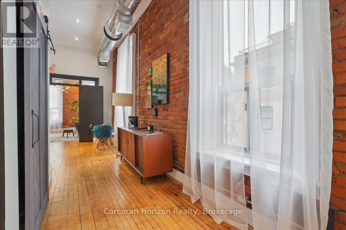 200 - 41 King William Street, Hamilton (Beasley), ON