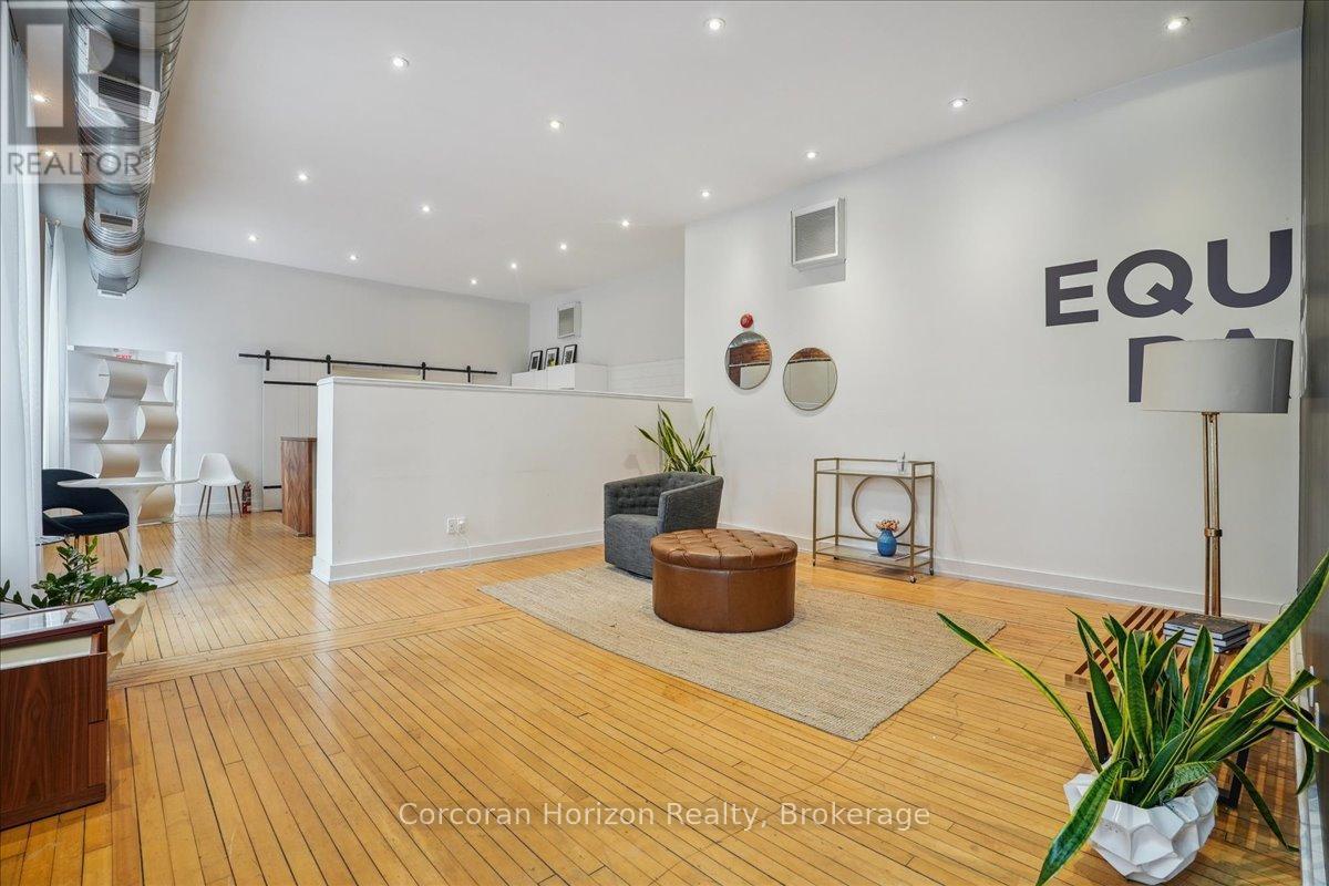 200 - 41 King William Street, Hamilton (Beasley), ON