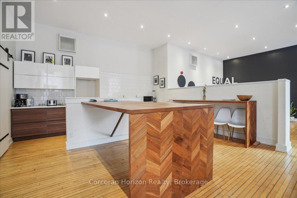 200 - 41 King William Street, Hamilton (Beasley), ON