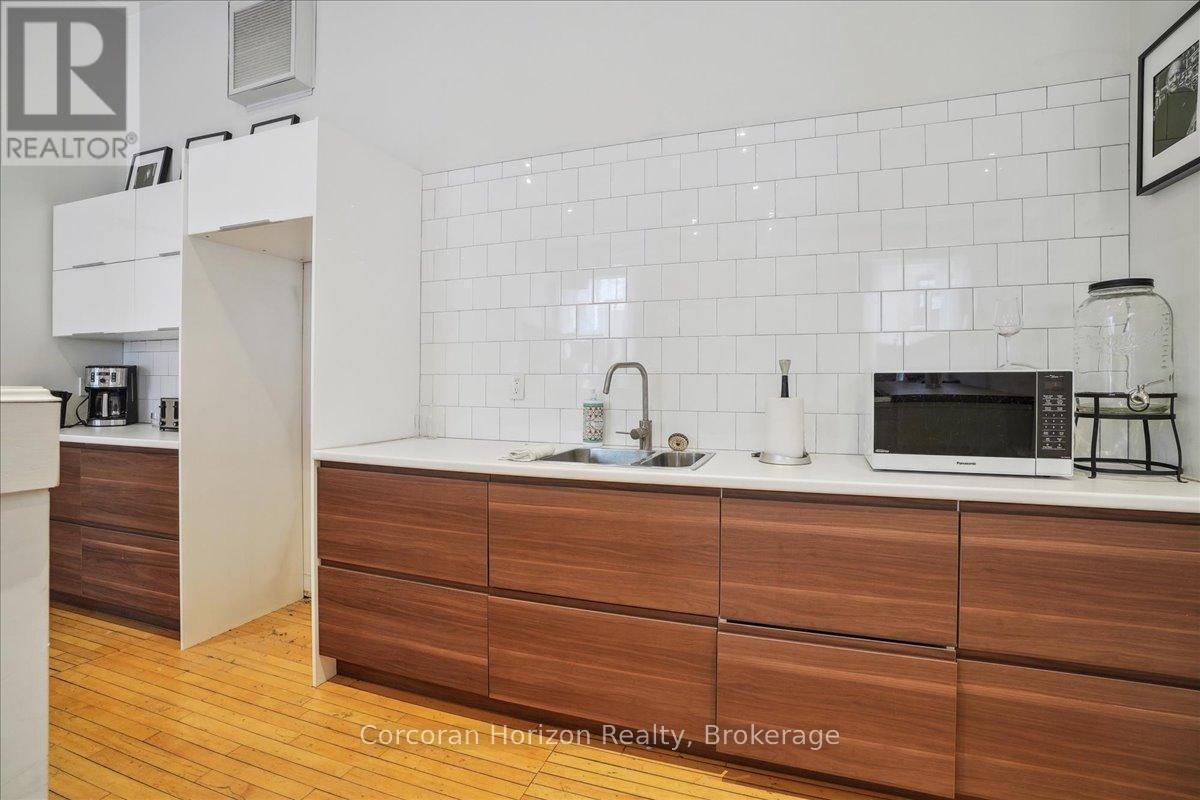 200 - 41 King William Street, Hamilton (Beasley), ON