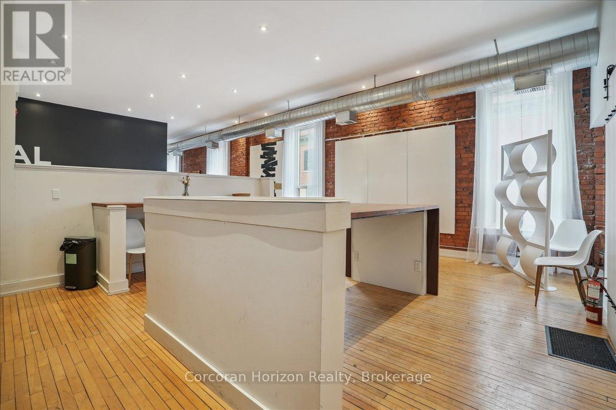 200 - 41 King William Street, Hamilton (Beasley), ON