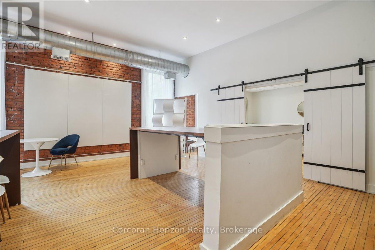 200 - 41 King William Street, Hamilton (Beasley), ON