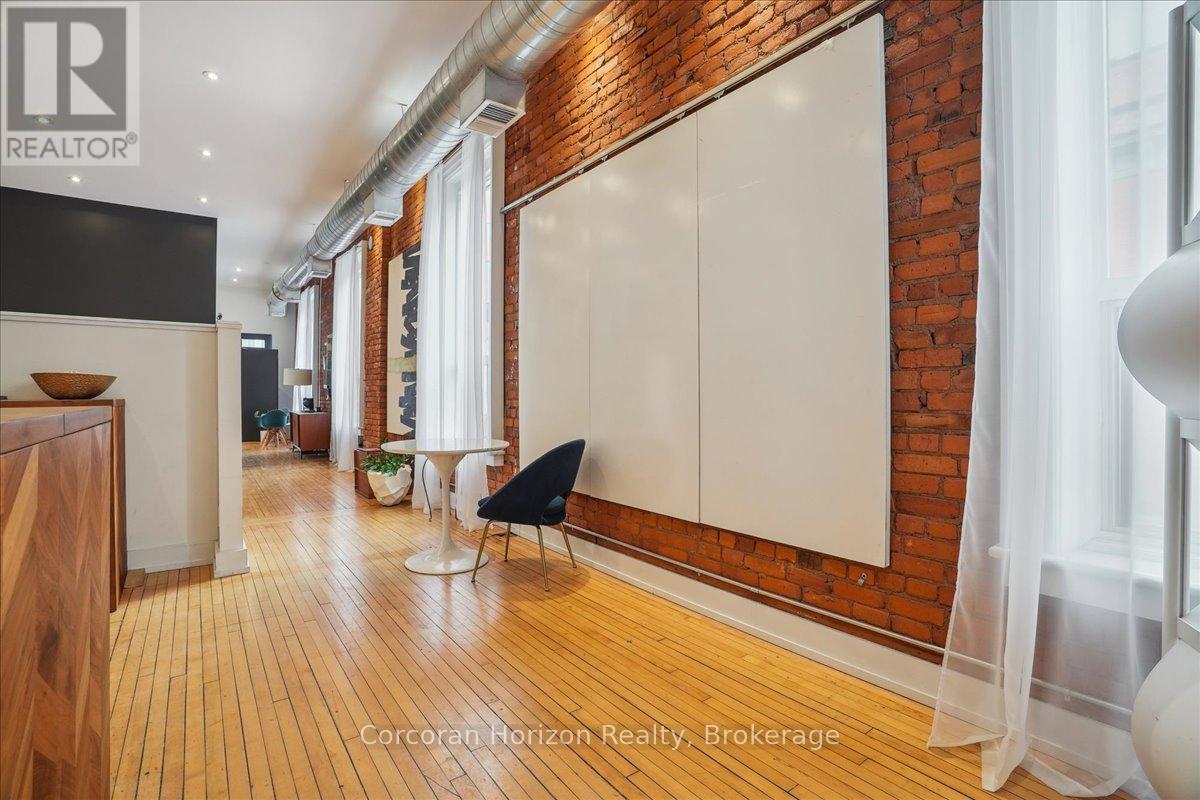 200 - 41 King William Street, Hamilton (Beasley), ON