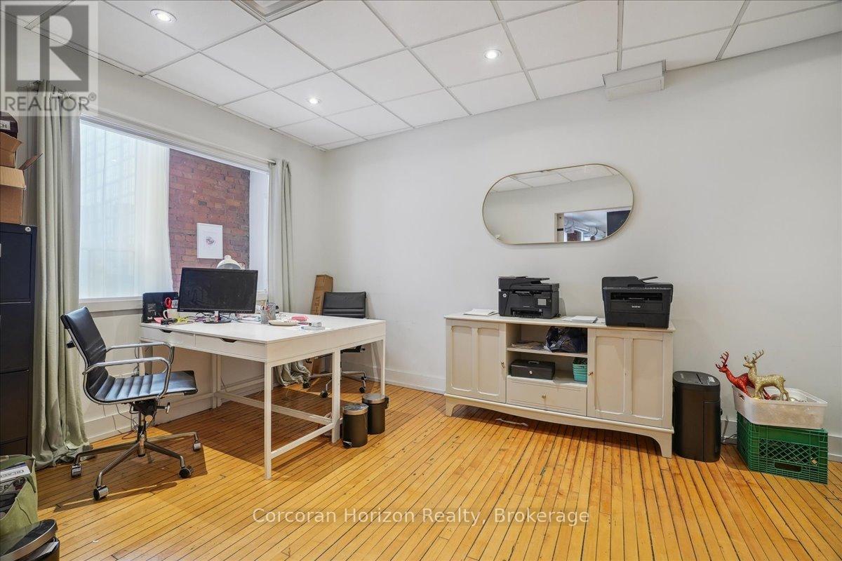 200 - 41 King William Street, Hamilton (Beasley), ON