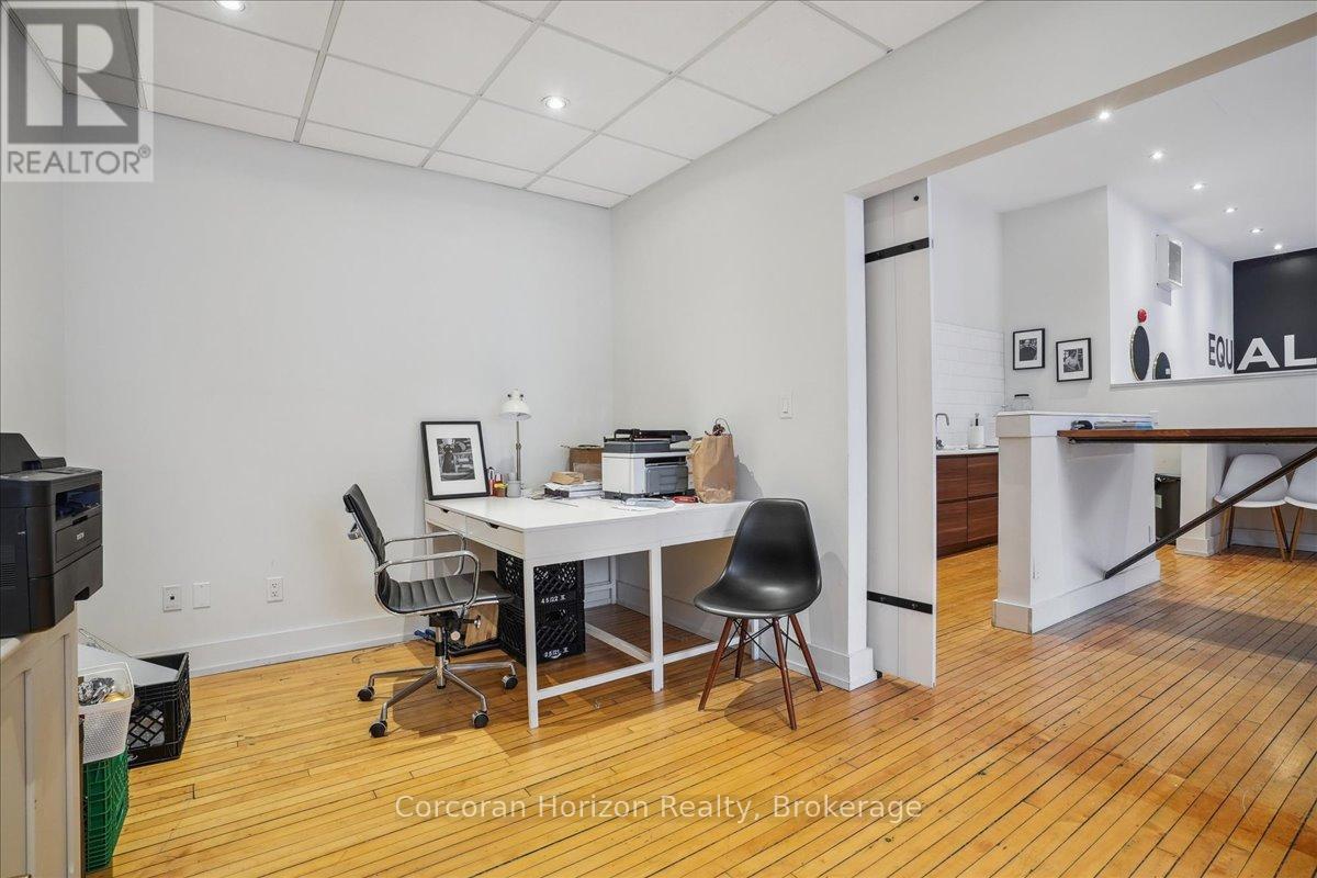 200 - 41 King William Street, Hamilton (Beasley), ON