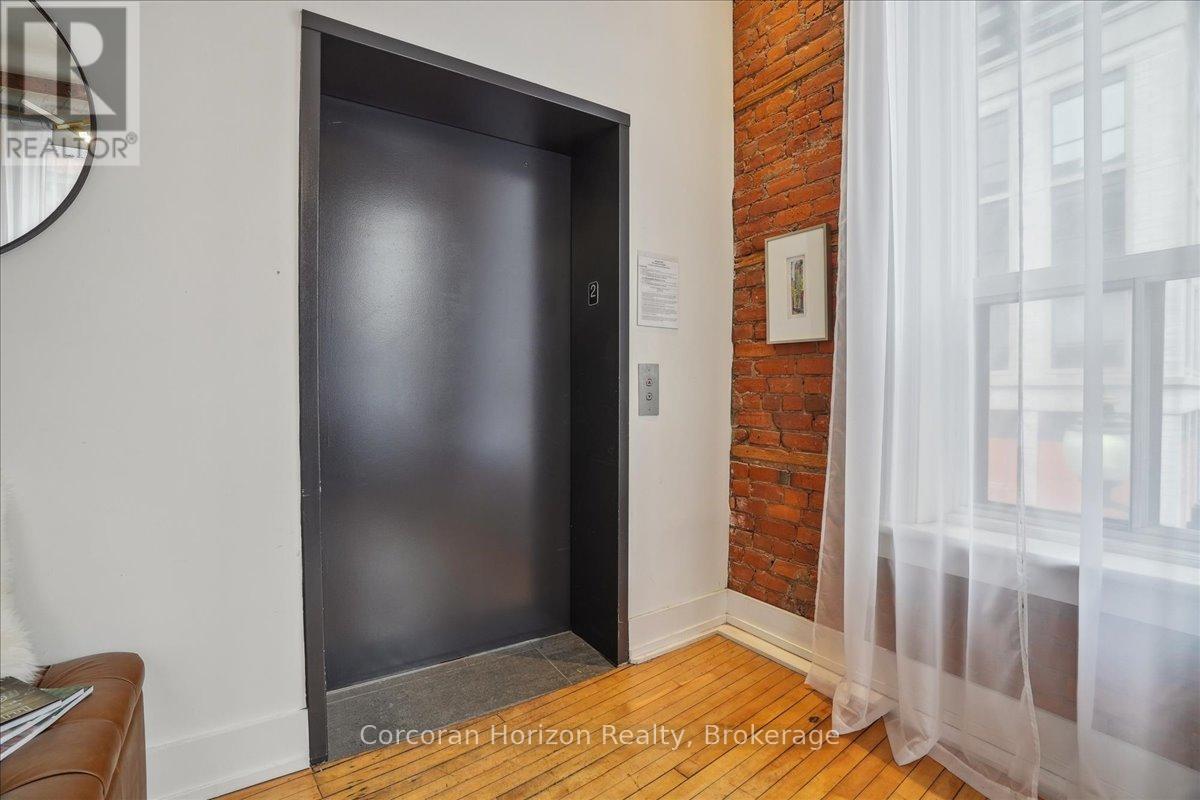 200 - 41 King William Street, Hamilton (Beasley), ON