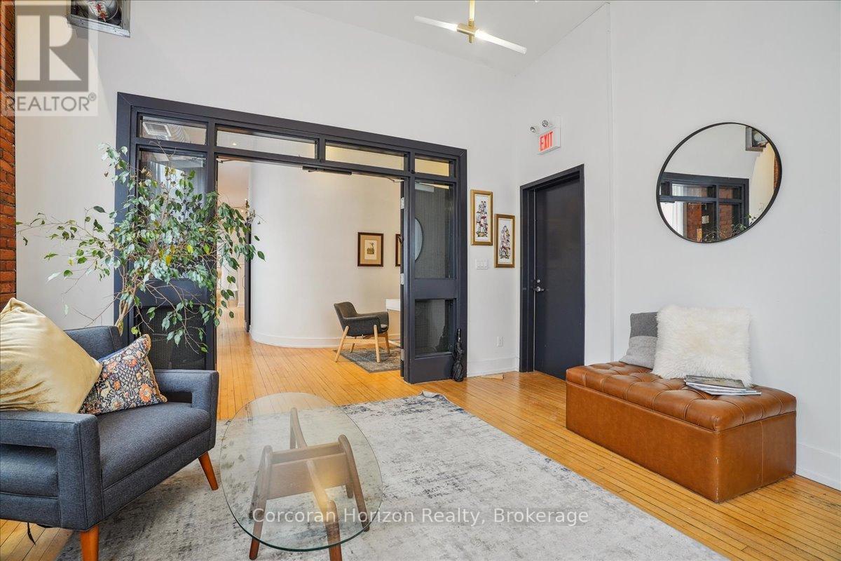 200 - 41 King William Street, Hamilton (Beasley), ON