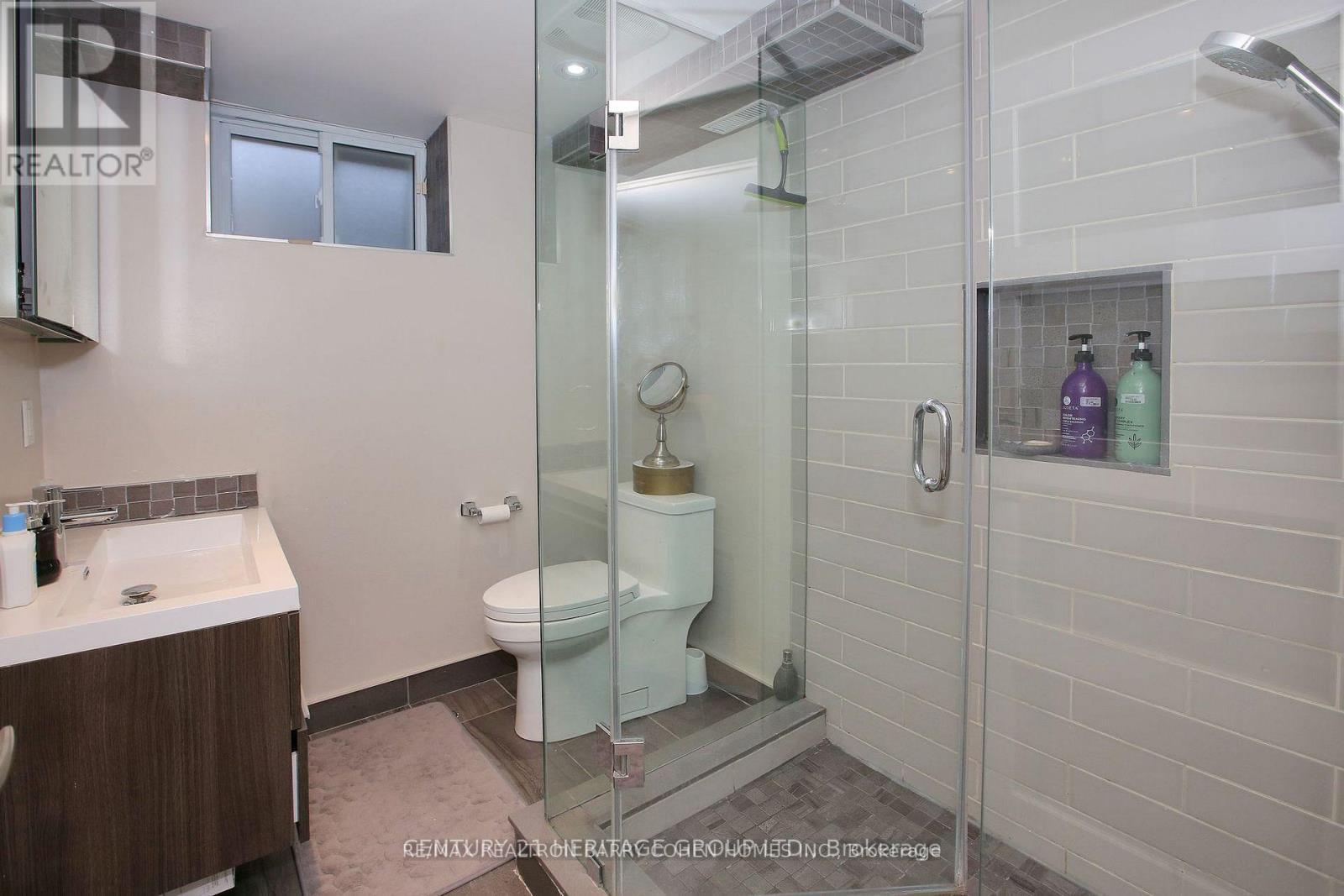 130 Grandview Avenue, Markham, ON - Indoor Photo Showing Bathroom