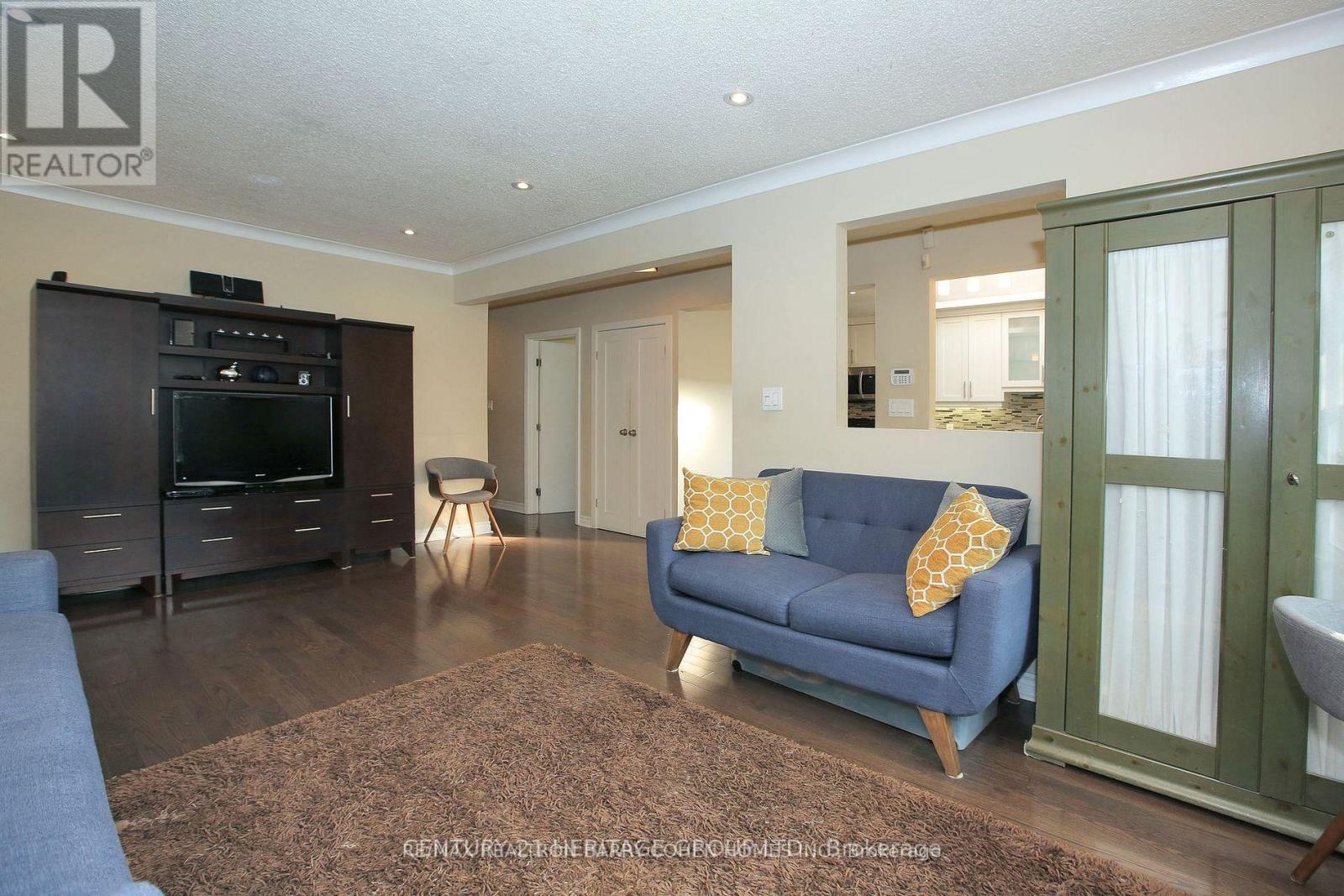130 Grandview Avenue, Markham, ON - Indoor Photo Showing Living Room
